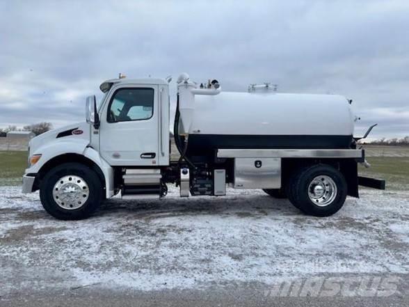 Peterbilt 536 Motrici cisterna