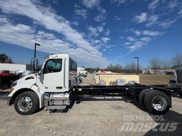 Peterbilt 536 Châssis cabine