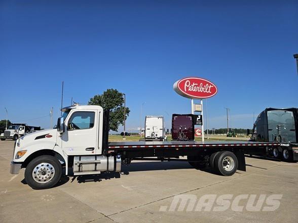 Peterbilt 536 Camion plateau
