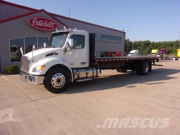 Peterbilt 537 Camion plateau