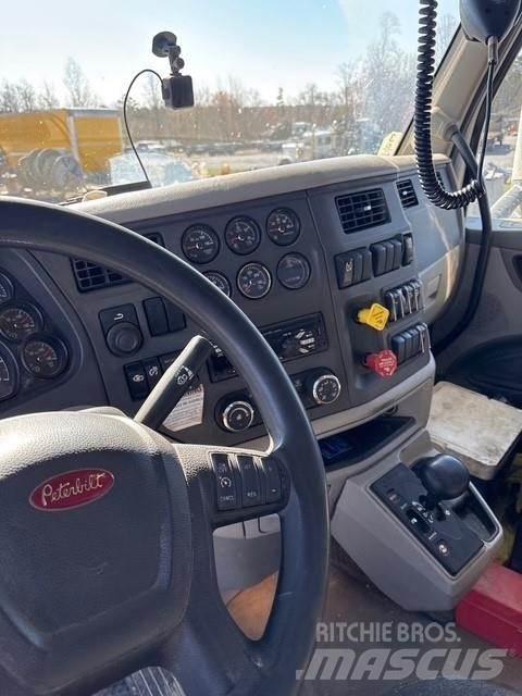 Peterbilt 567 Camion benne