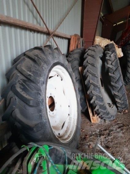  - - -  14,9x38 Pneus, roues et jantes