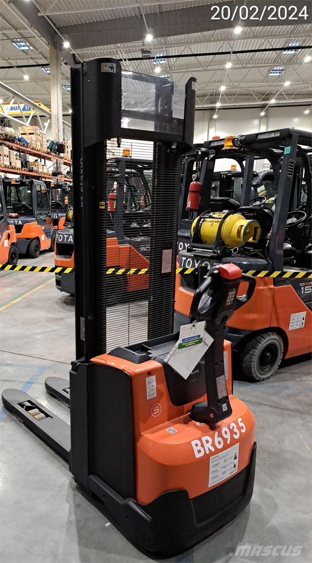 BT SWE100 Gerbeur accompagnant