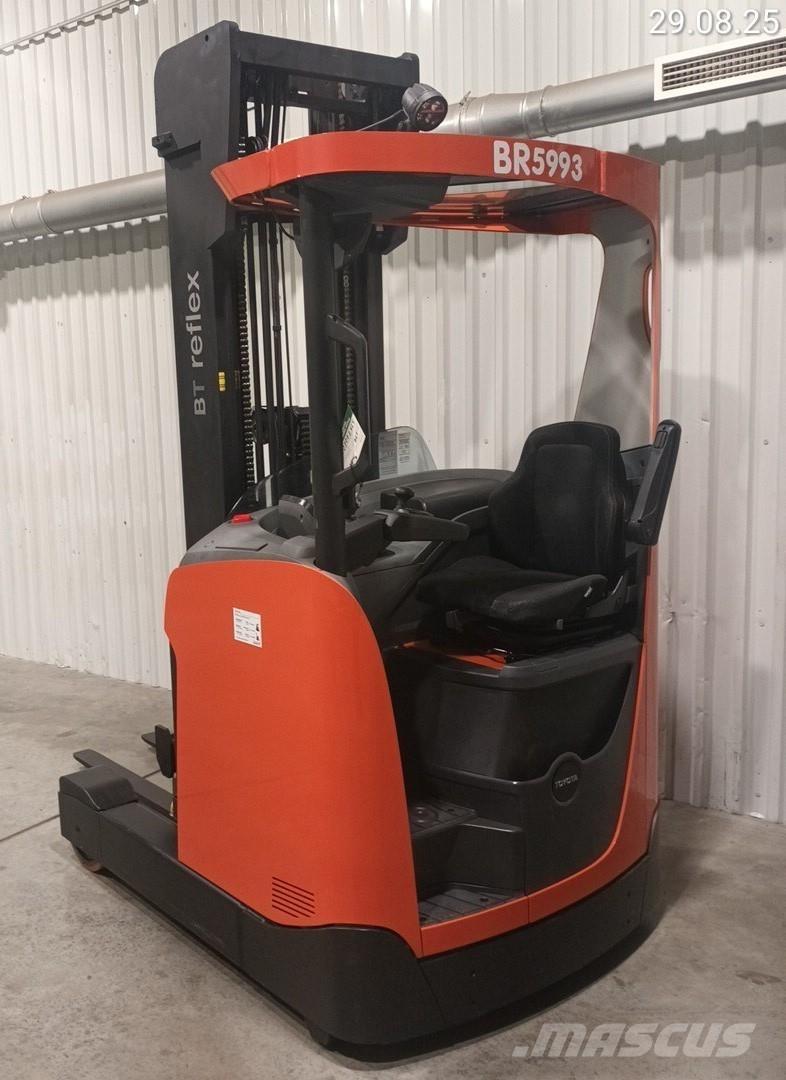 BT RRE140H Chariot à mât rétractable