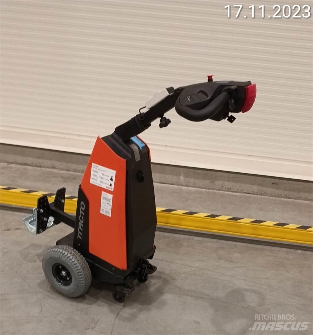 BT TWE120 LI-ION Chariot remorqueur