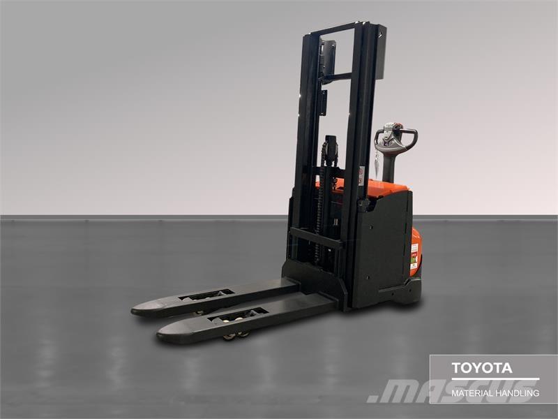 BT SWE120L Gerbeur accompagnant