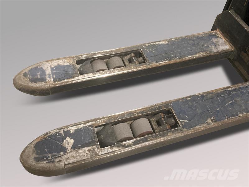 BT SWE120L Gerbeur accompagnant