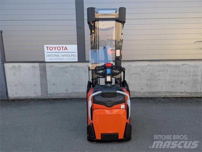 BT SPE160 Gerbeur accompagnant