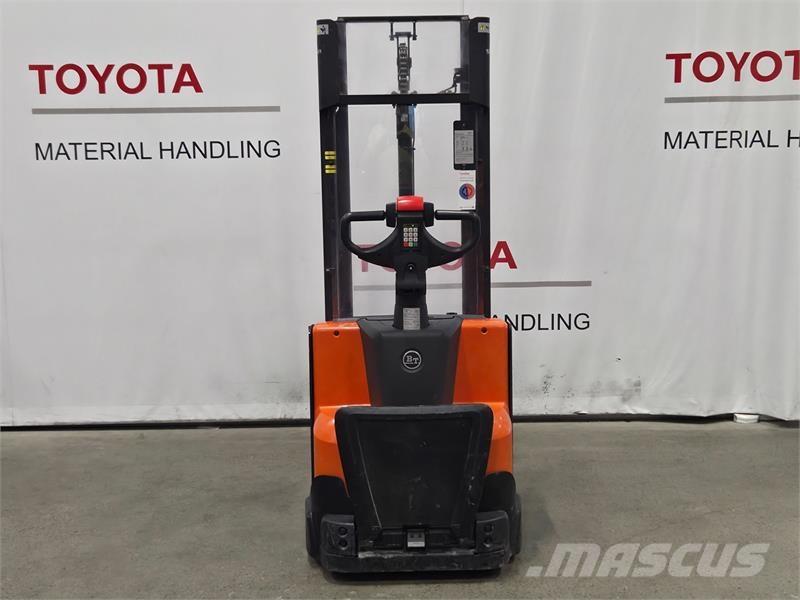 BT SWE120L Gerbeur accompagnant