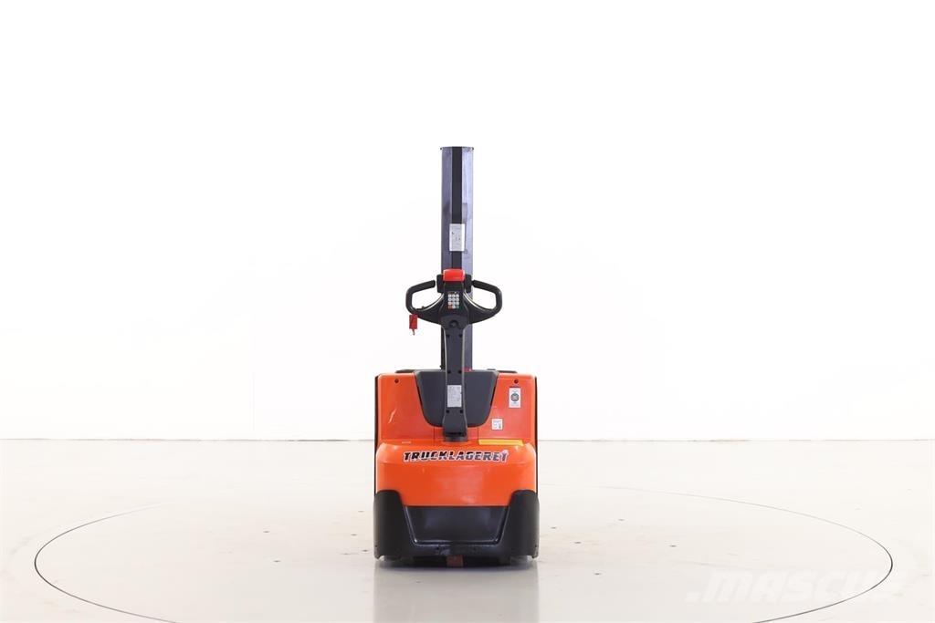 BT SWE-080-L Gerbeur accompagnant