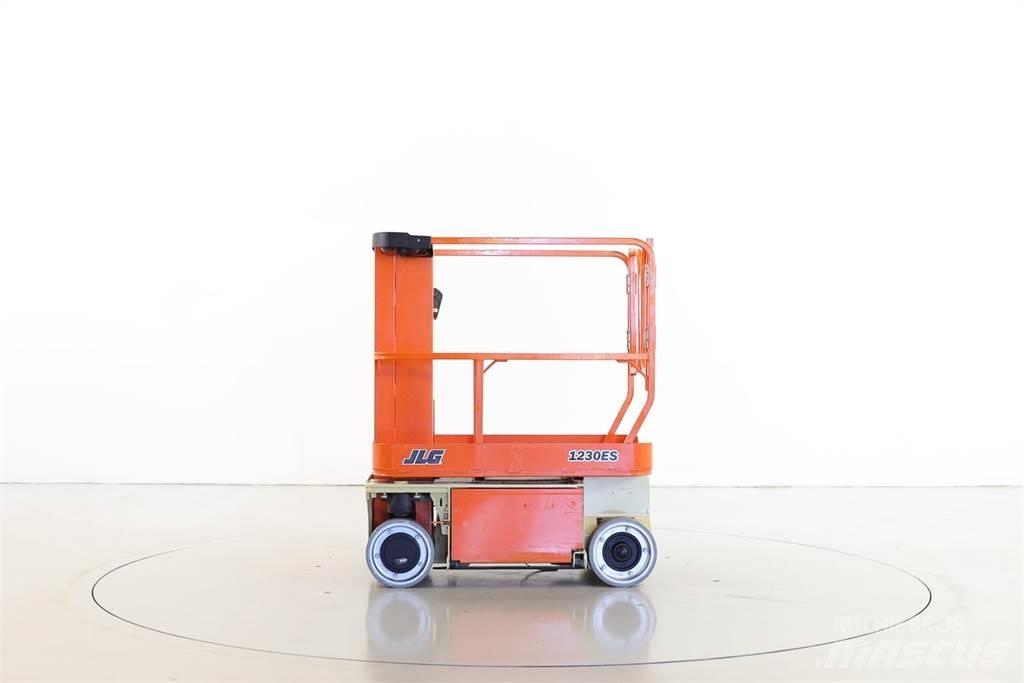 JLG 1230ES Mât vertical