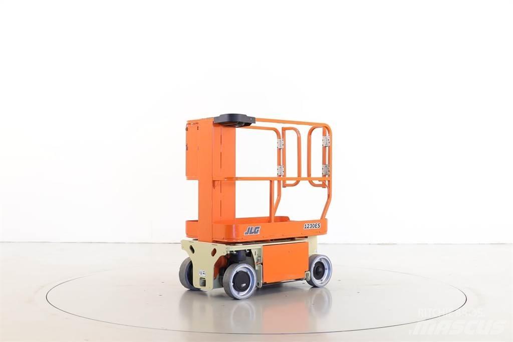 JLG 1230ES Mât vertical