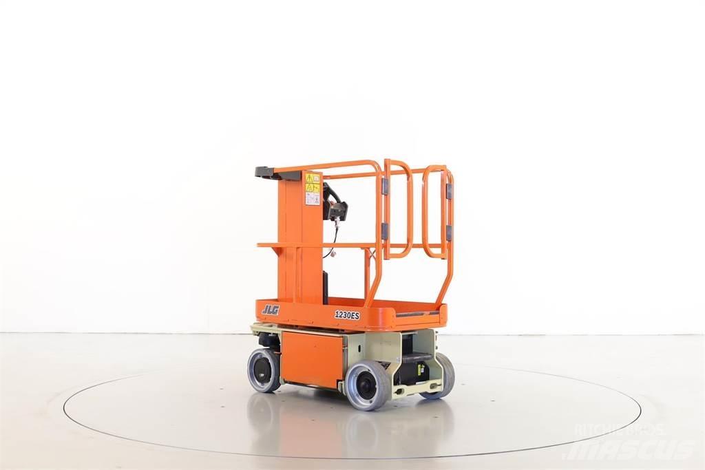 JLG 1230ES Mât vertical