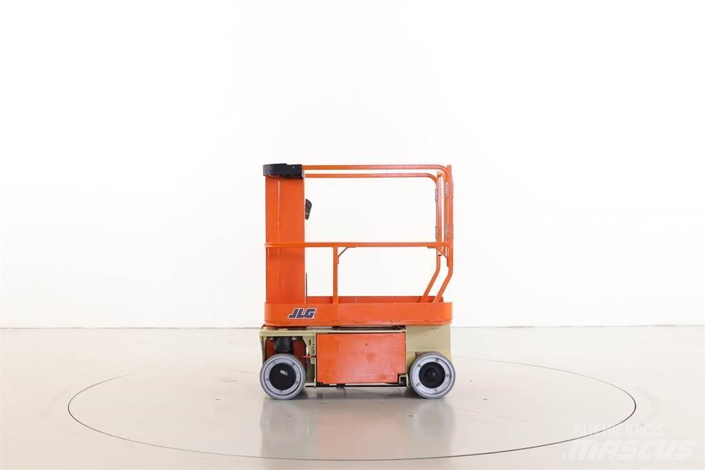 JLG 1230ES Mât vertical
