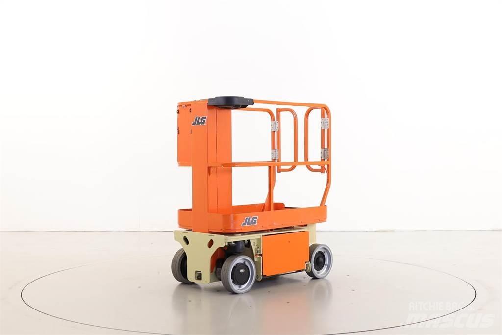 JLG 1230ES Mât vertical