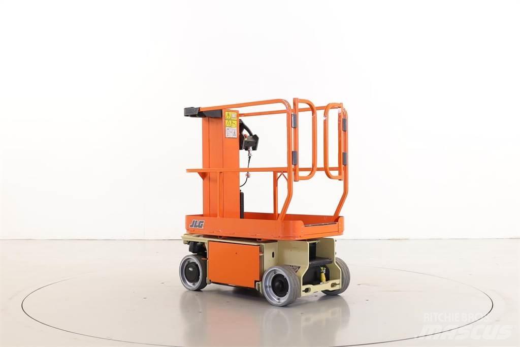 JLG 1230ES Mât vertical