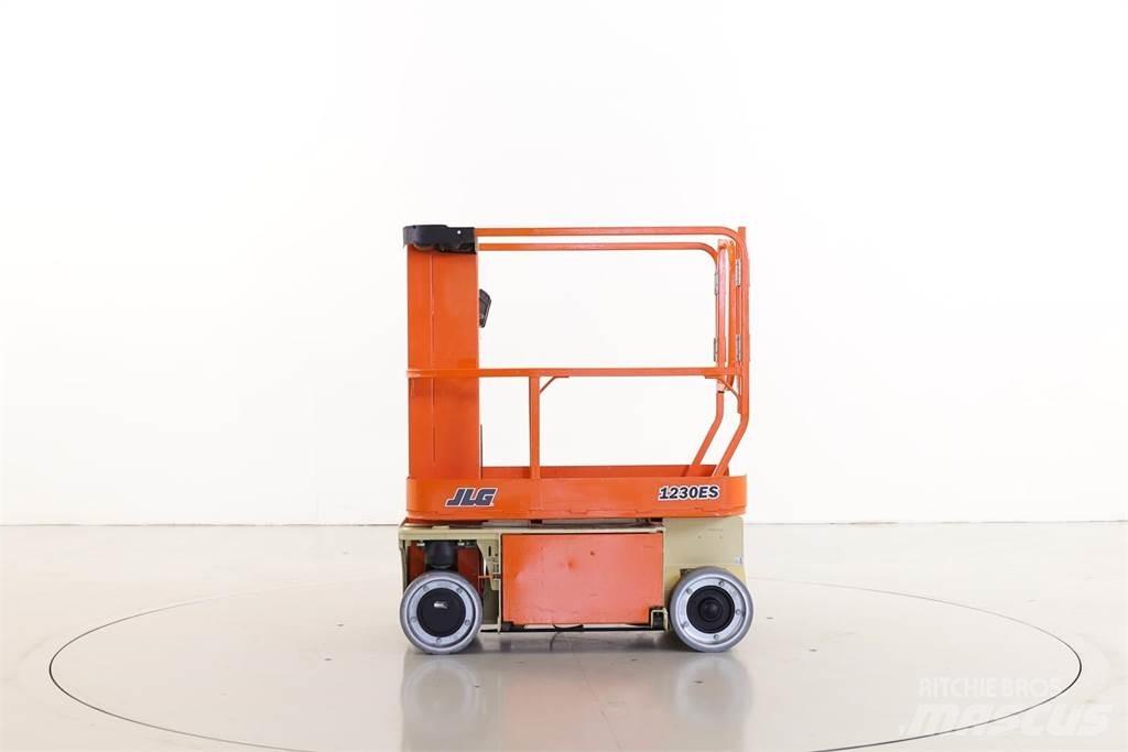 JLG 1230ES Mât vertical