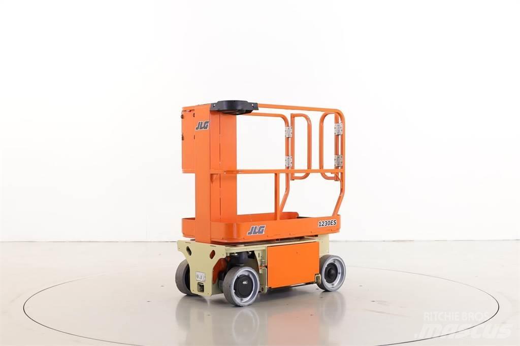 JLG 1230ES Mât vertical