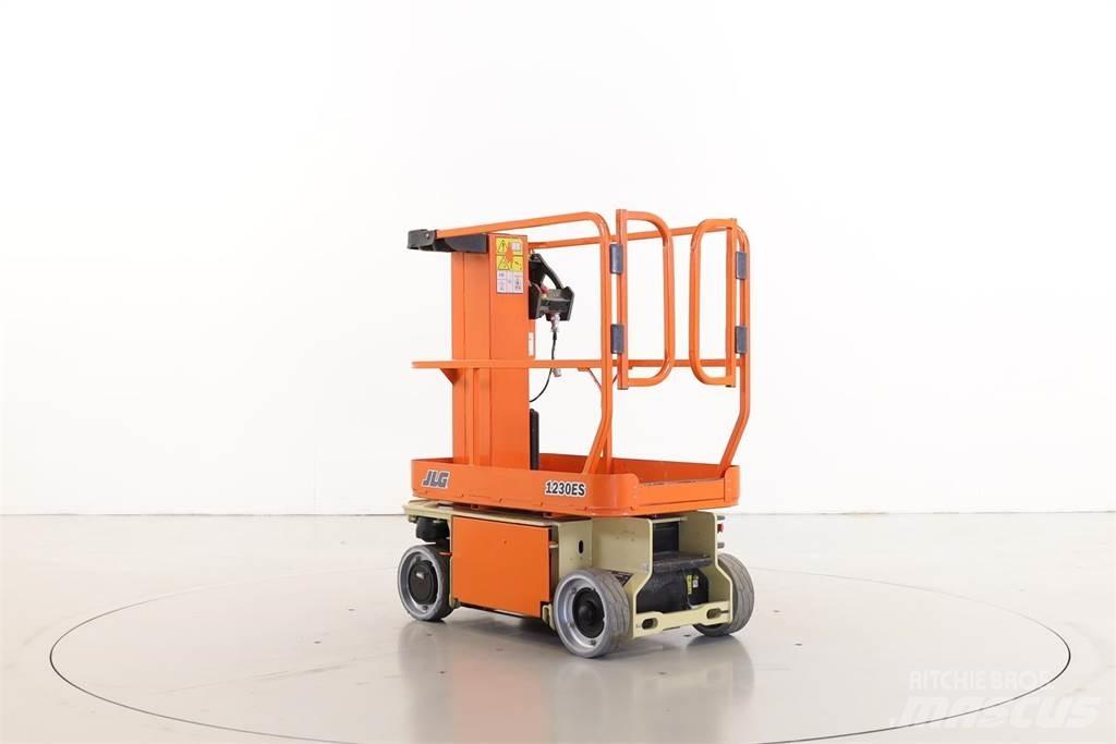 JLG 1230ES Mât vertical