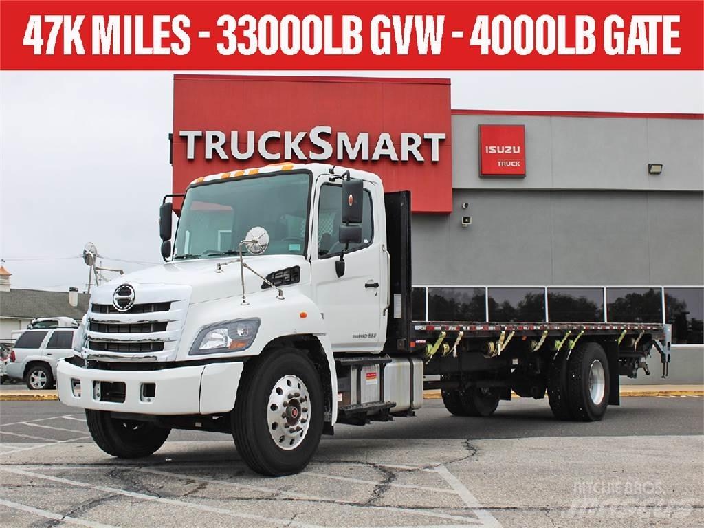 Hino 338 Camion plateau