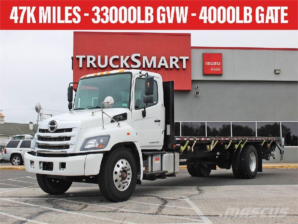Hino 338 Camion plateau