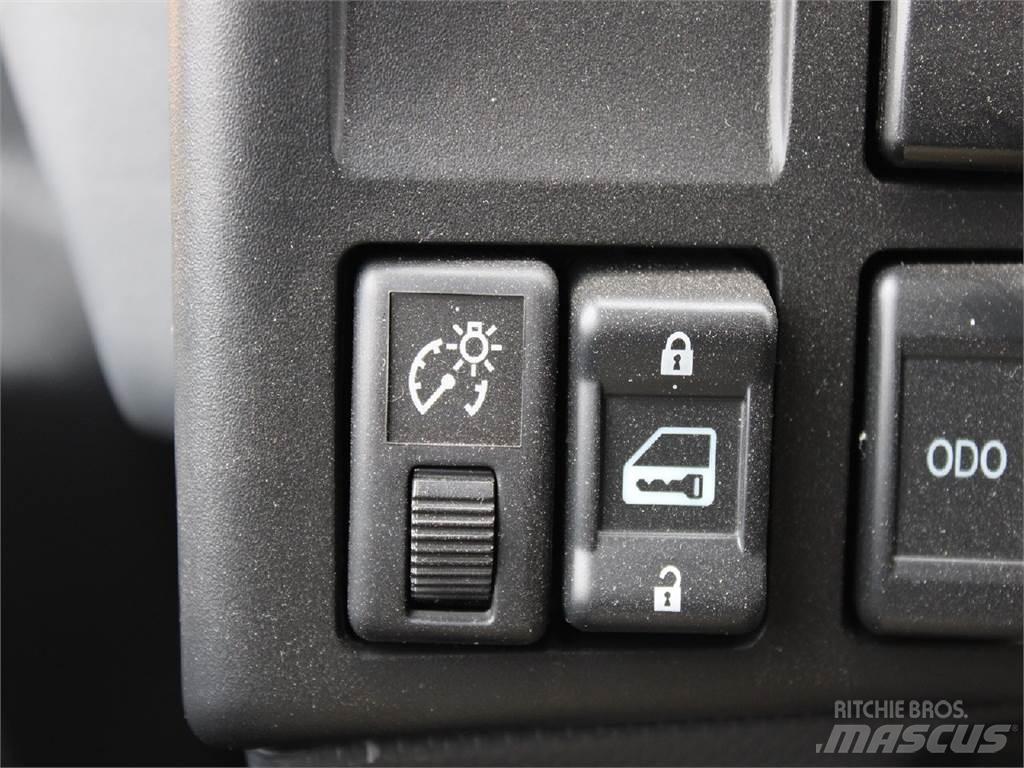 Isuzu NRR Camion porte container