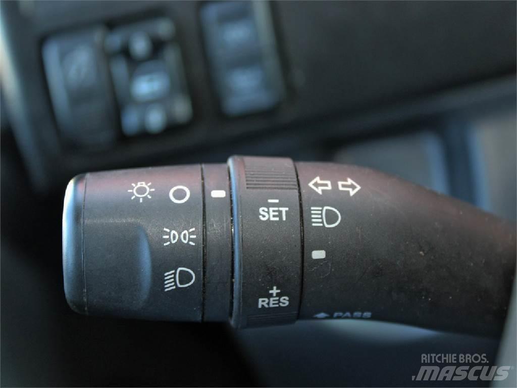 Isuzu NRR Camion Fourgon