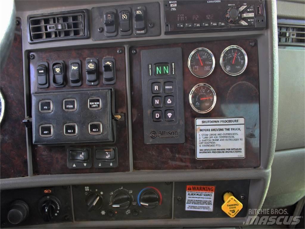 Kenworth T370 Camion plateau ridelle avec grue