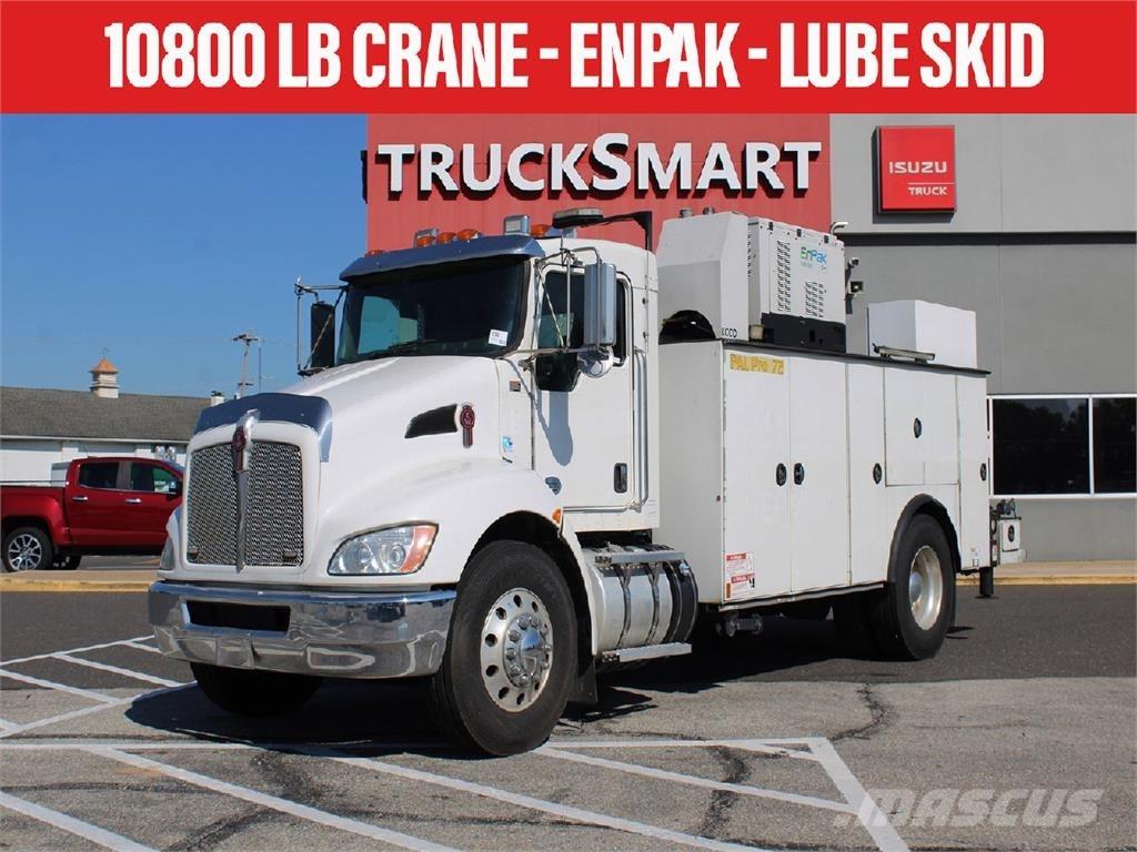 Kenworth T370 Camion plateau ridelle avec grue