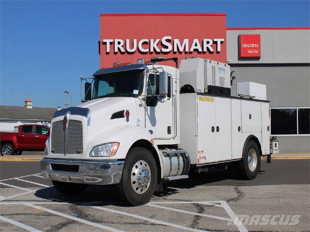 Kenworth T370 Camion plateau ridelle avec grue