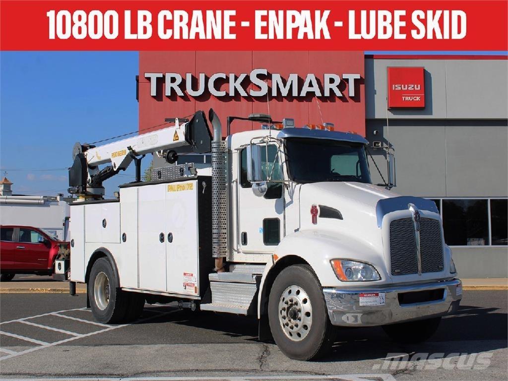 Kenworth T370 Camion plateau ridelle avec grue