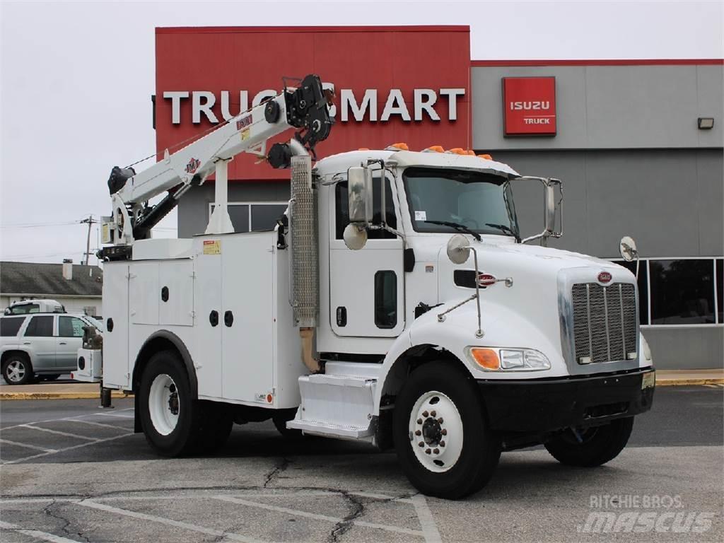 Peterbilt 337 Camion plateau ridelle avec grue