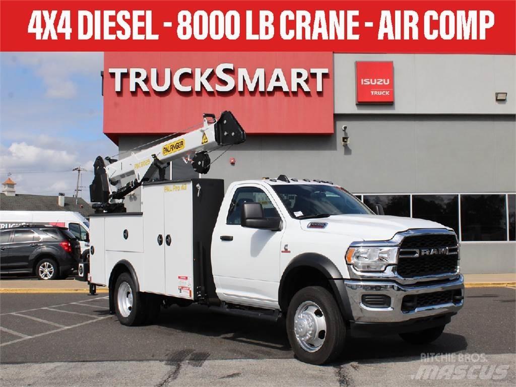 RAM 5500 Camion plateau ridelle avec grue