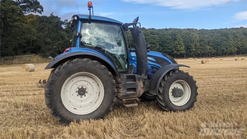 Valtra T214V Tracteur