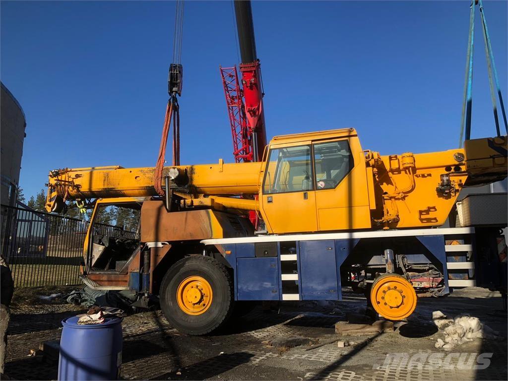 Liebherr LTM 1030-2 Grues tout terrain