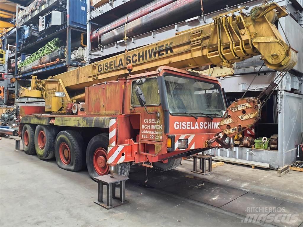 Liebherr LTM 1050 Grues tout terrain