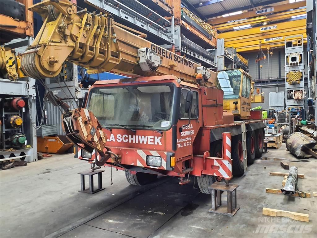 Liebherr LTM 1050 Grues tout terrain