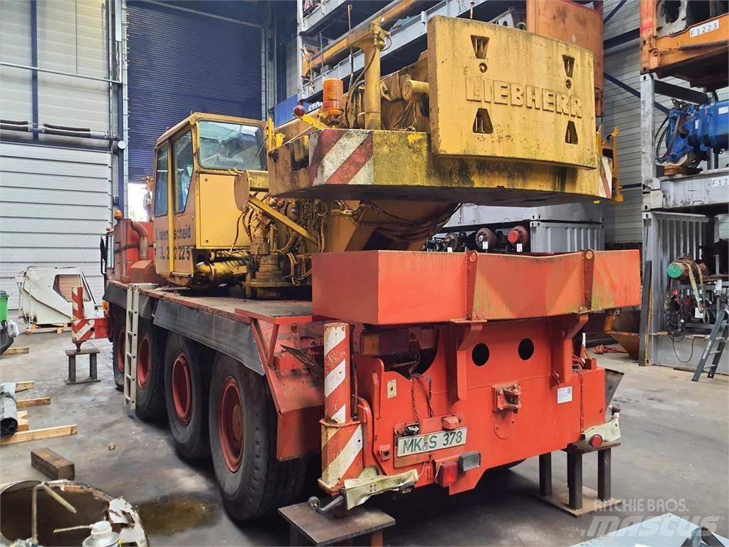 Liebherr LTM 1050 Grues tout terrain