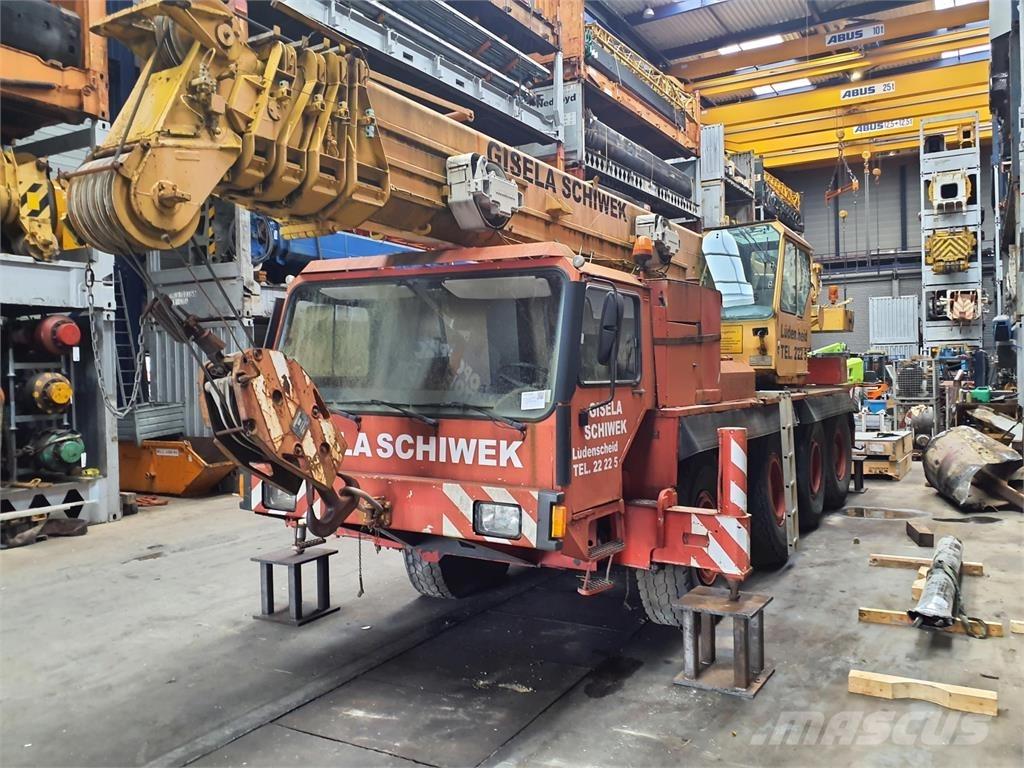 Liebherr LTM 1050 Grues tout terrain