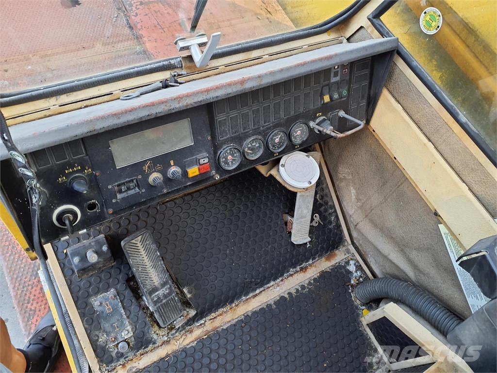 Liebherr LTM 1100 Grues tout terrain