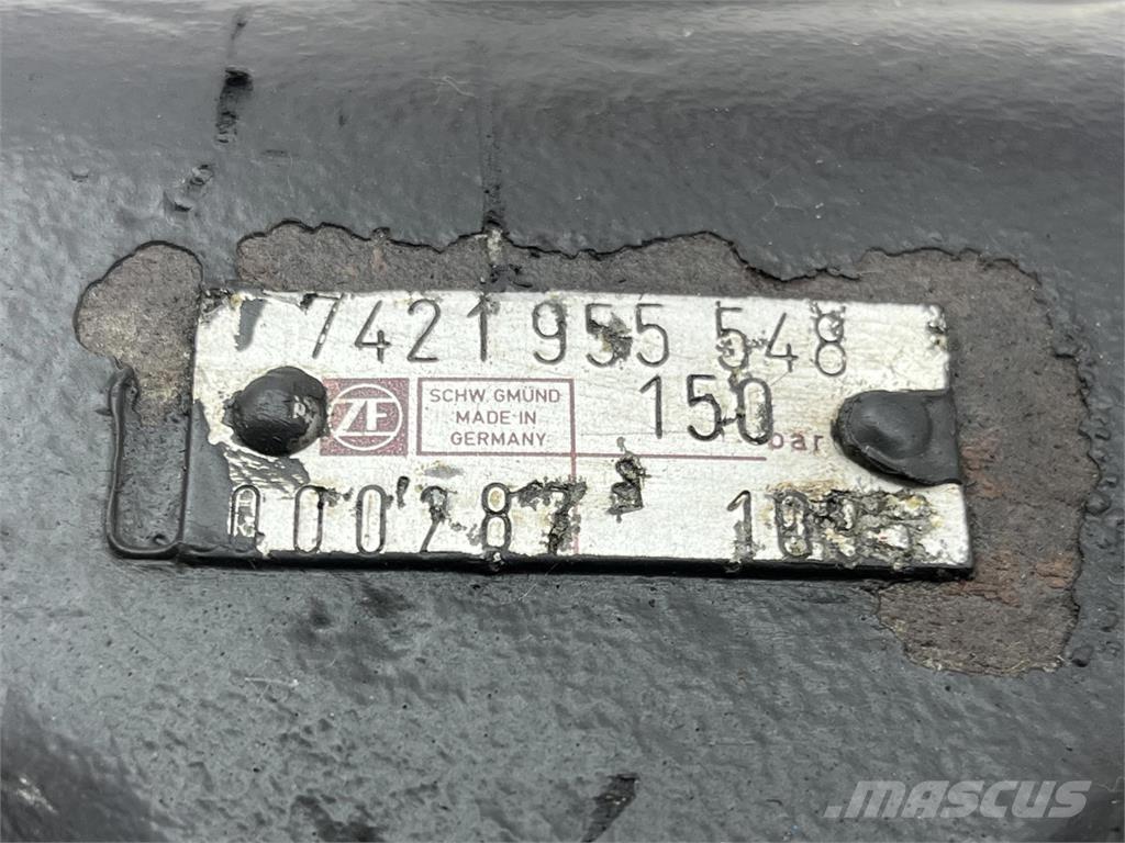  Steering box Accessoires et pièces pour grue
