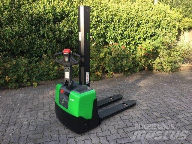 Cesab S110 Gerbeur accompagnant