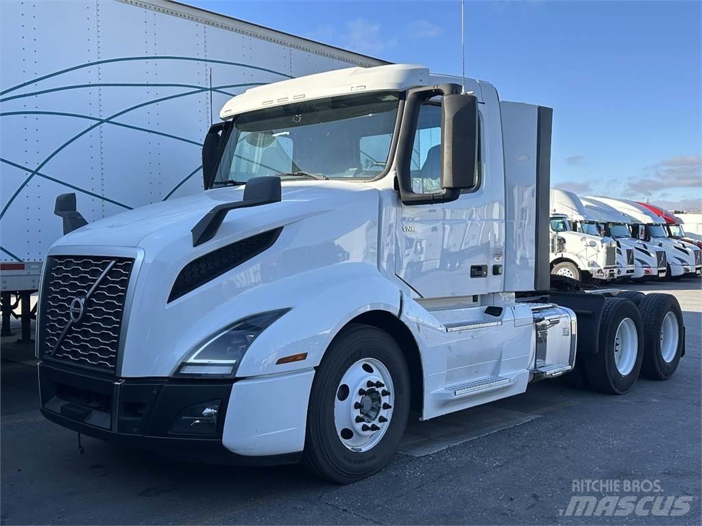 Volvo VNL300 Tracteur routier