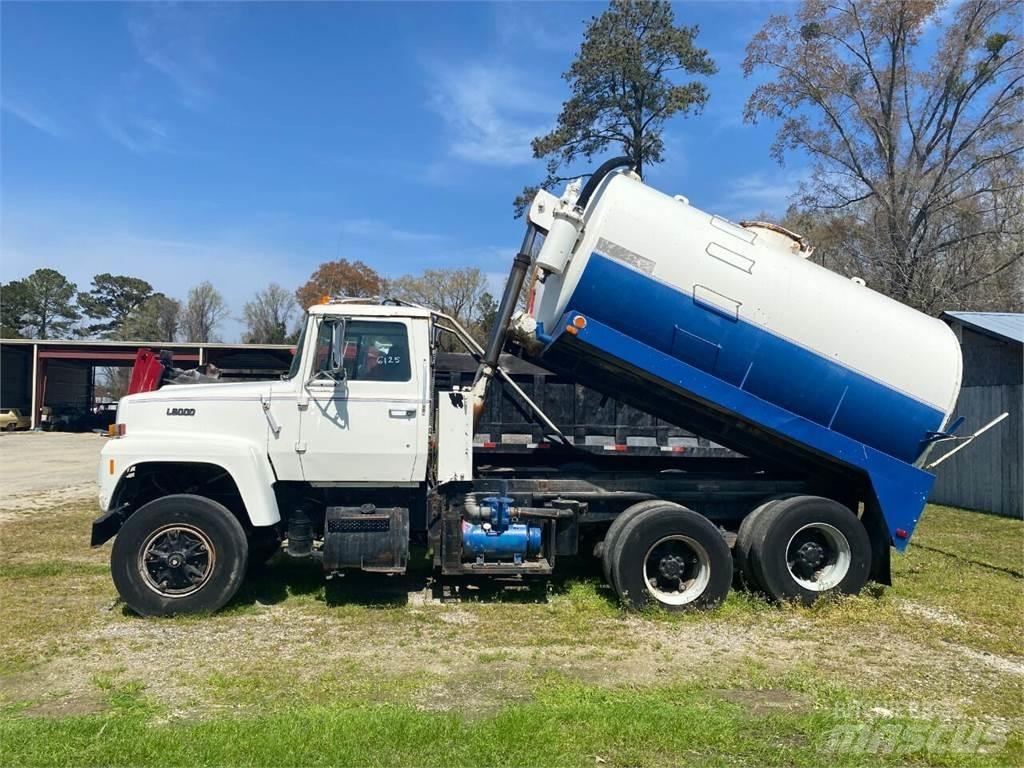 Ford L8000 Construction - Autres