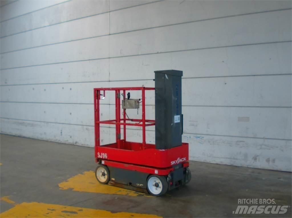 SkyJack SJ16 Mât vertical