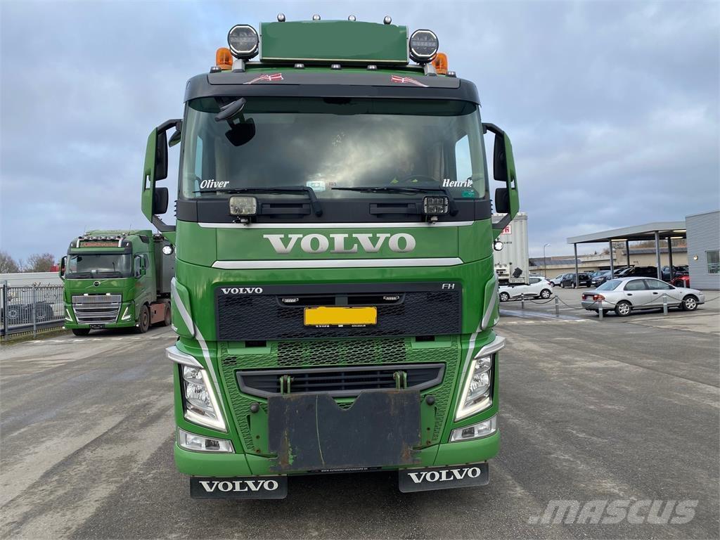 Volvo FH 8x4 Camion plateau ridelle avec grue