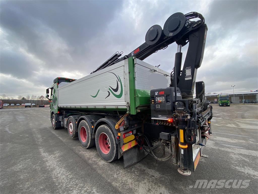Volvo FH 8x4 Camion plateau ridelle avec grue