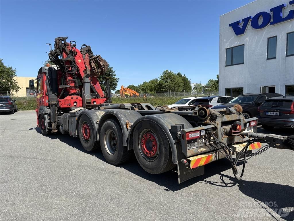 Volvo FM500 Camion plateau ridelle avec grue