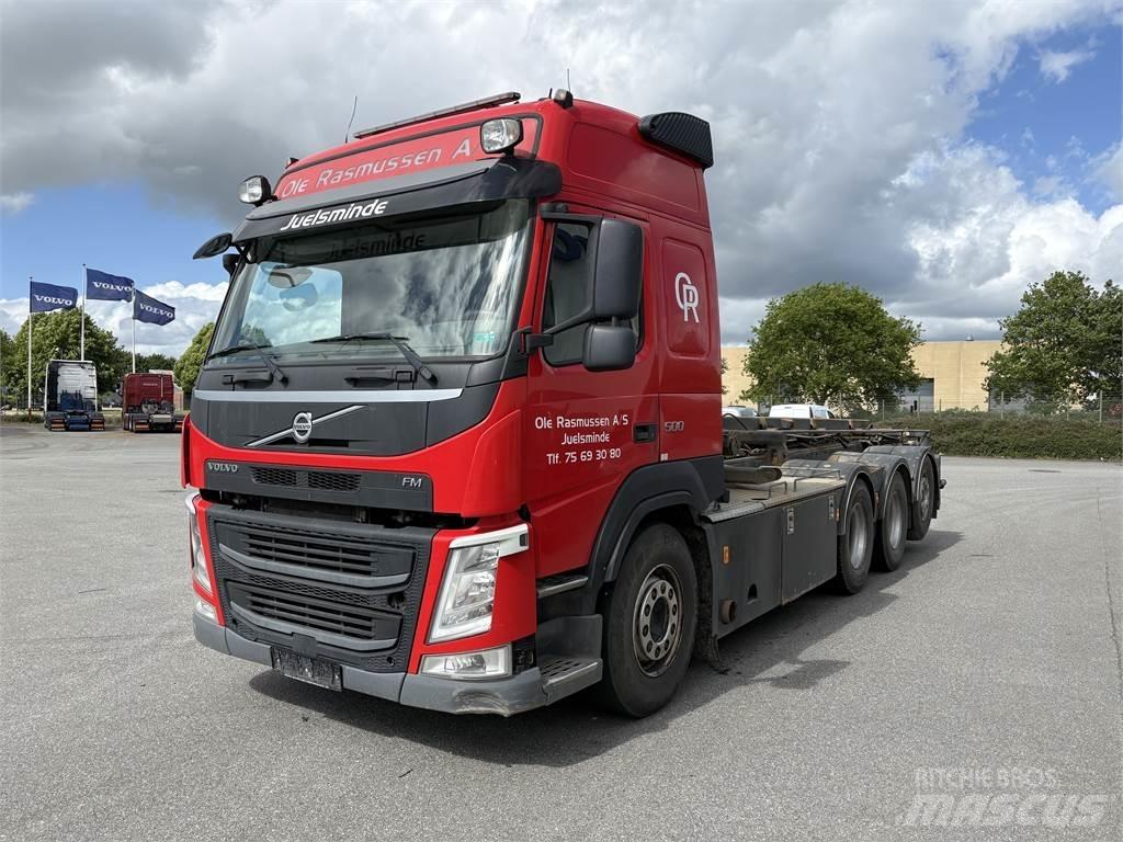 Volvo FM500 Camion plateau ridelle avec grue