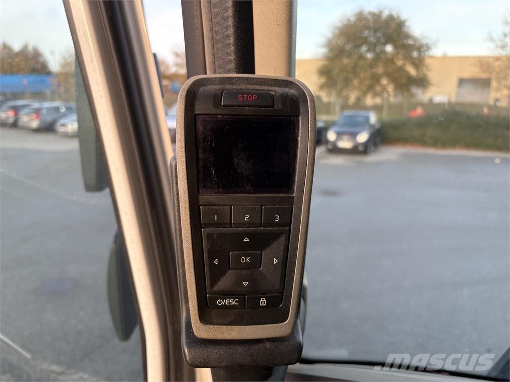 Volvo FMX 500 Camion plateau ridelle avec grue